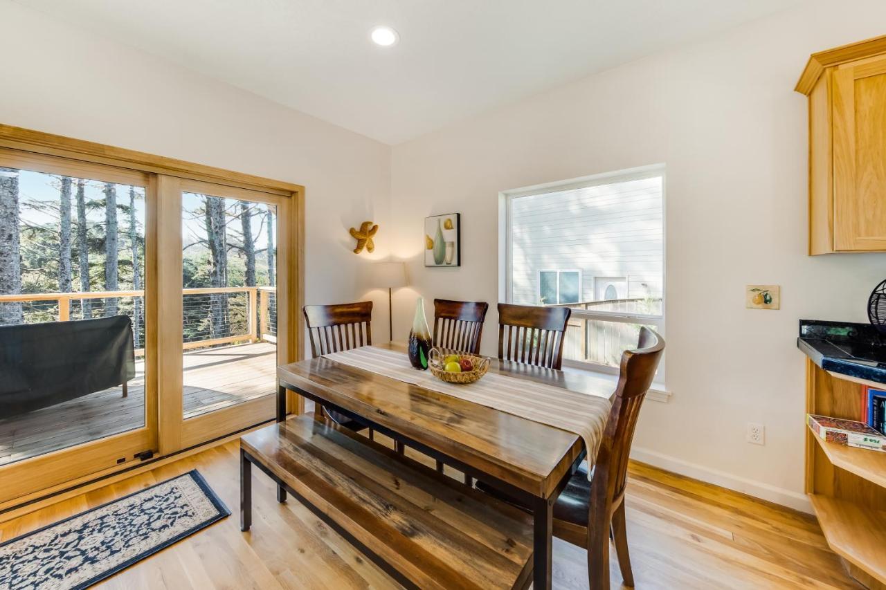 Yaquina Lighthouse View Beach Home Newport Bagian luar foto