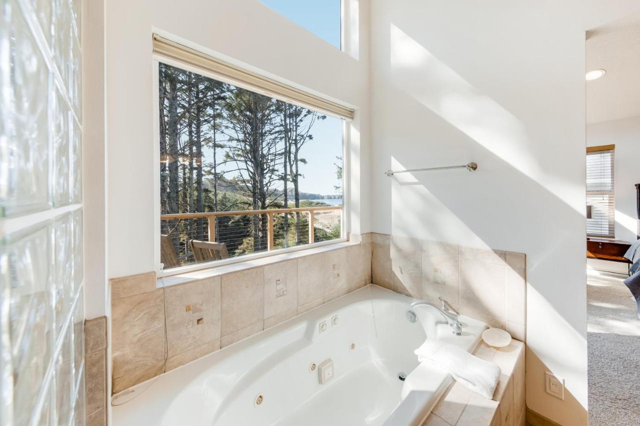 Yaquina Lighthouse View Beach Home Newport Bagian luar foto